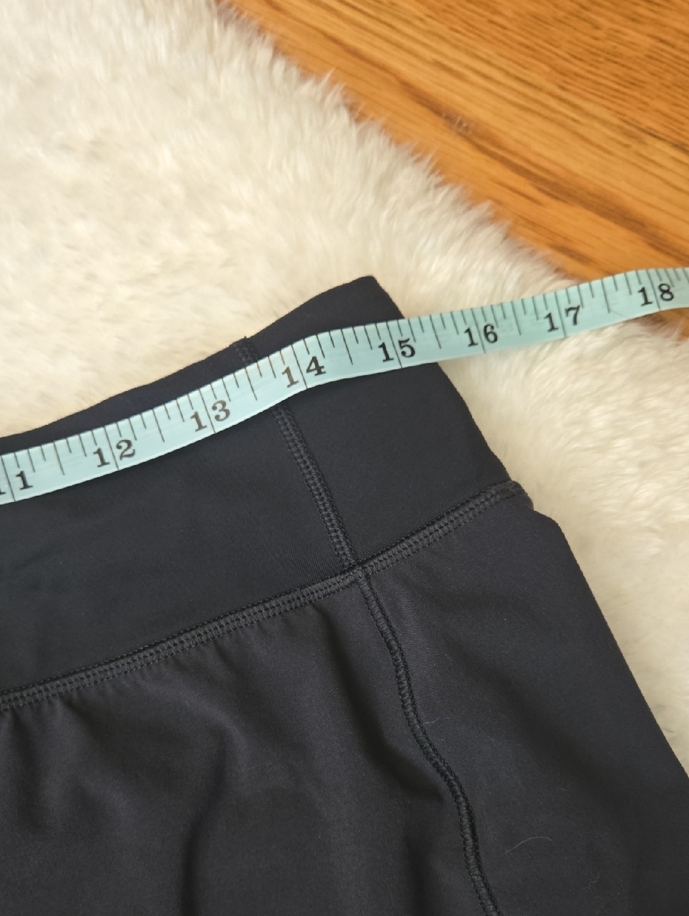 Lululemon Black Speed Shorts, Womens Size 6 - Picture 5 of 11